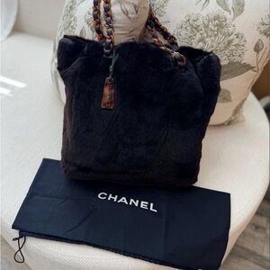 Authentic Chanel Vintage 1998-1999 Rabbit Fur Tote - 5-Series #5857295 with Card